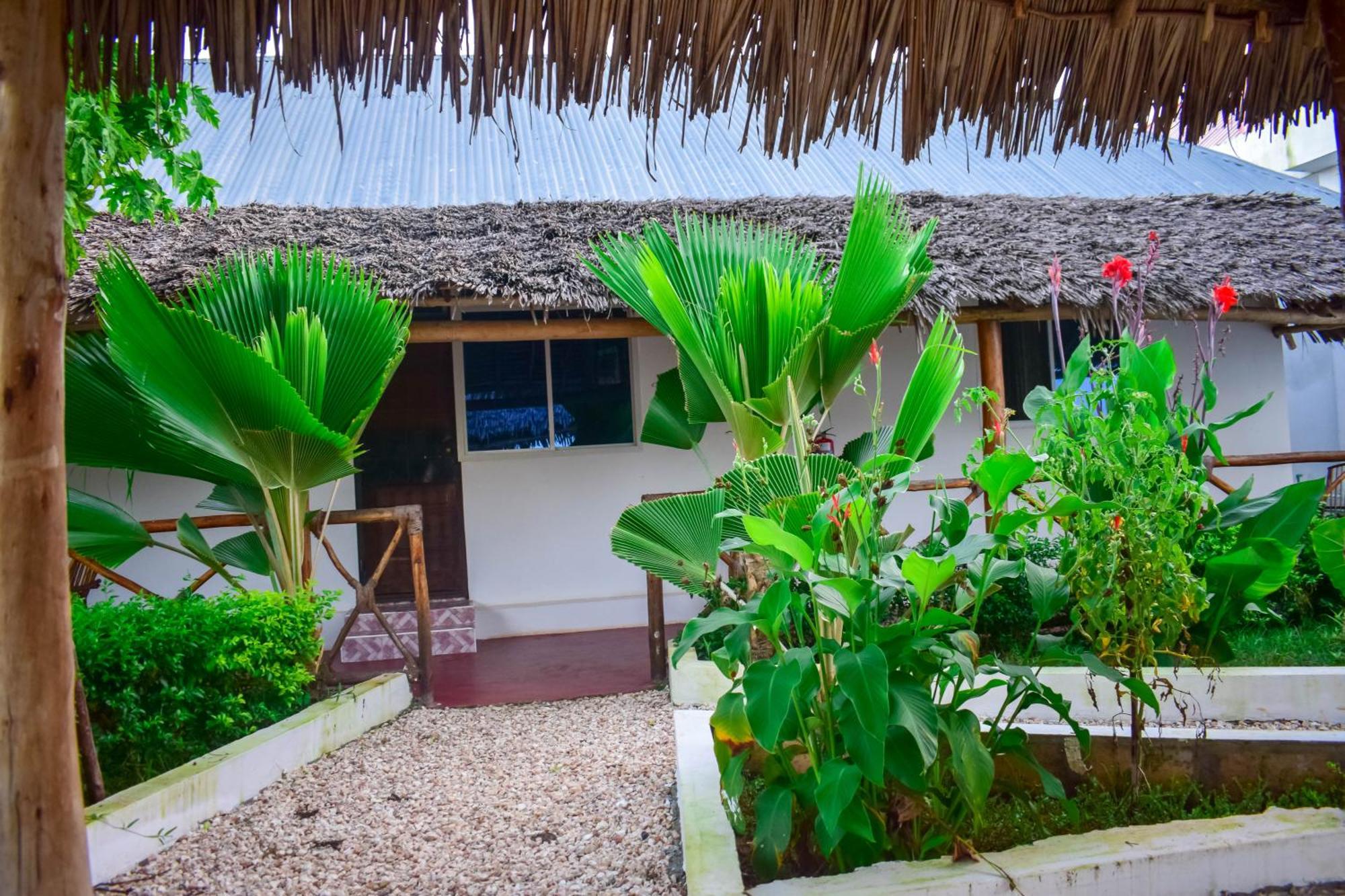 Uhuru House And Restaurant Nungwi Exterior foto