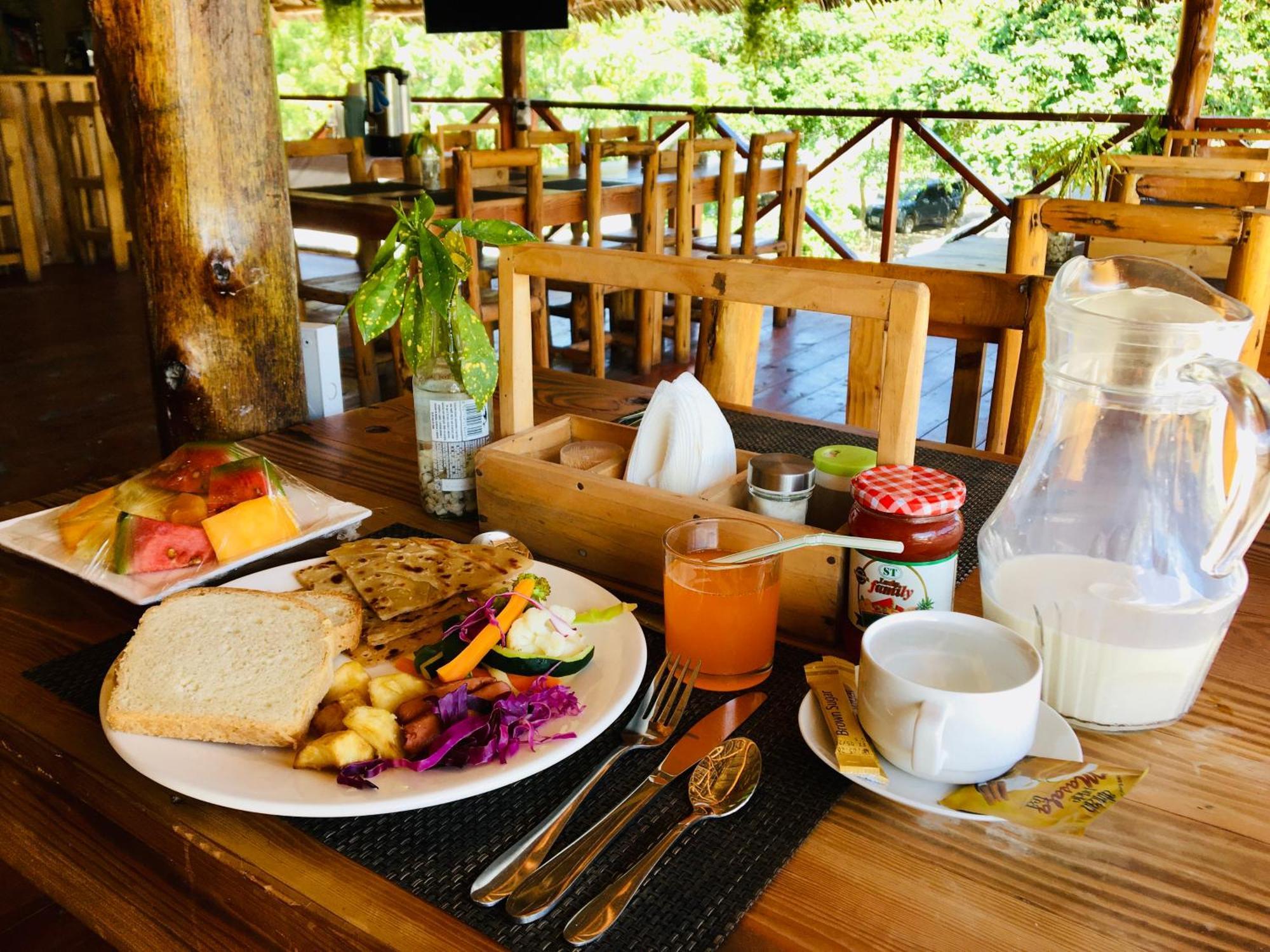 Uhuru House And Restaurant Nungwi Exterior foto